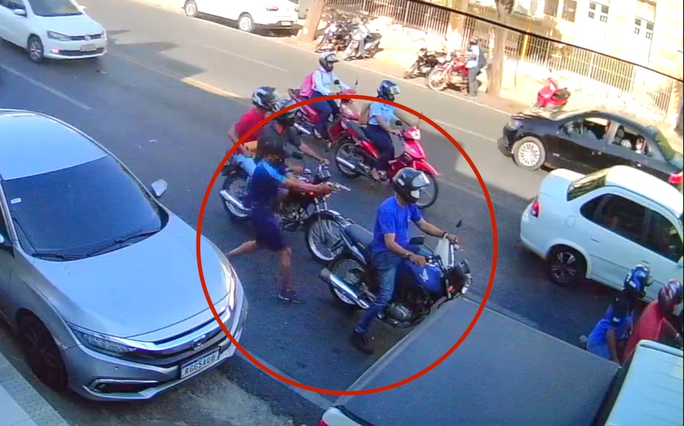 Vídeo flagra execução no meio da rua em Mossoró — Foto: Reprodução