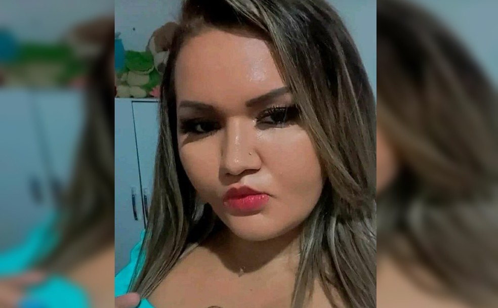 Mulher de 30 anos foi morta dentro de residência na localidade de Santarém, em Acopiara — Foto: Reprodução