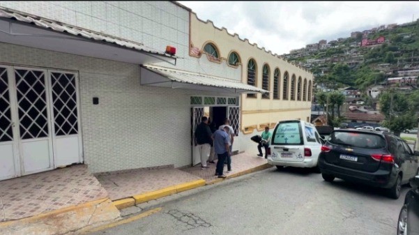 Mãe e filho mortos em acidente na Floriano Rodrigues Pinheiro são velados em Campos do Jordão