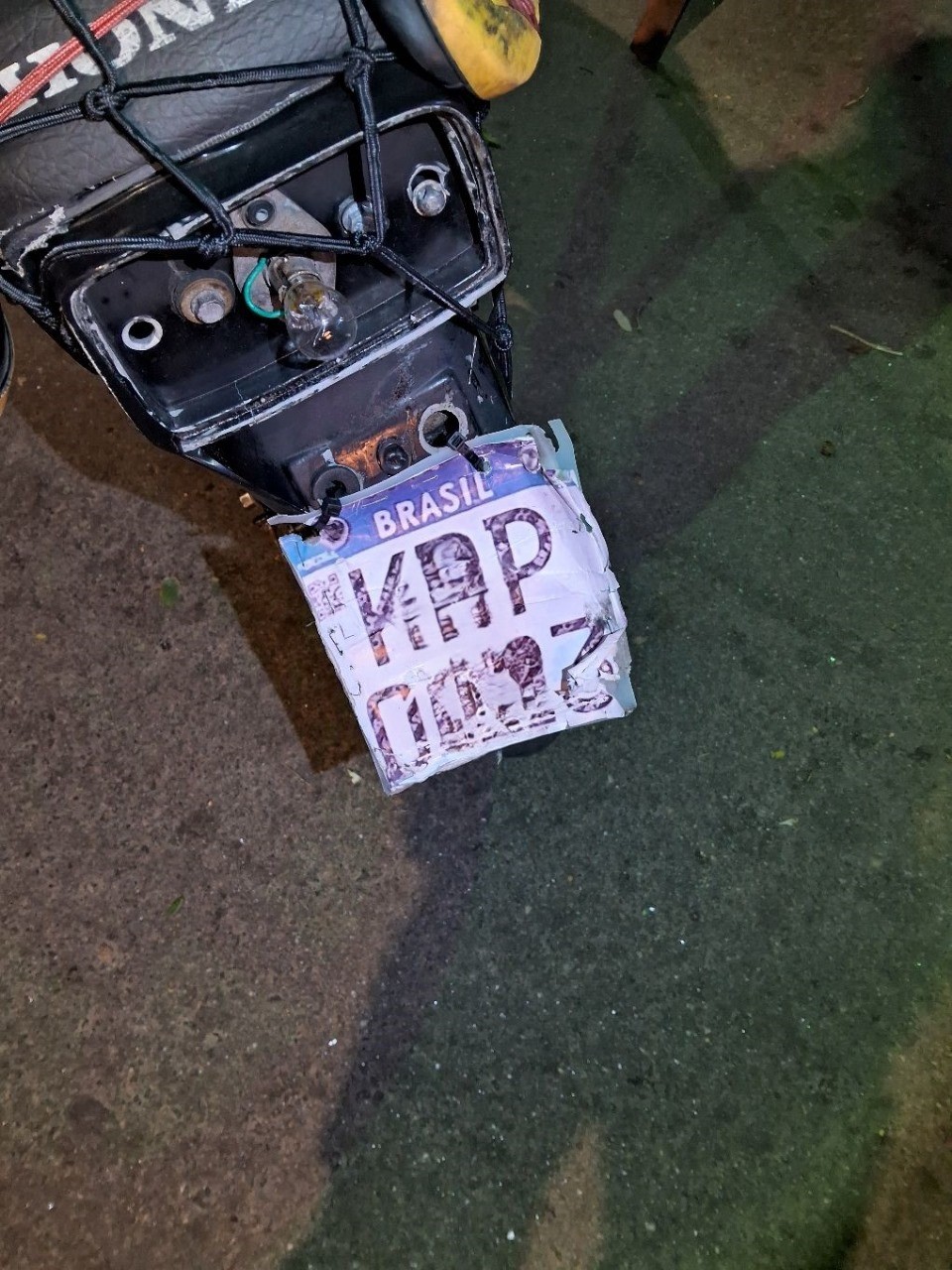 Adolescente é apreendido ao pilotar moto com placa feita de papel em Jundiaí