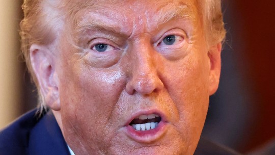 Trump taxa Brasil em 50%; carta a Lula cita Bolsonaro e STF
