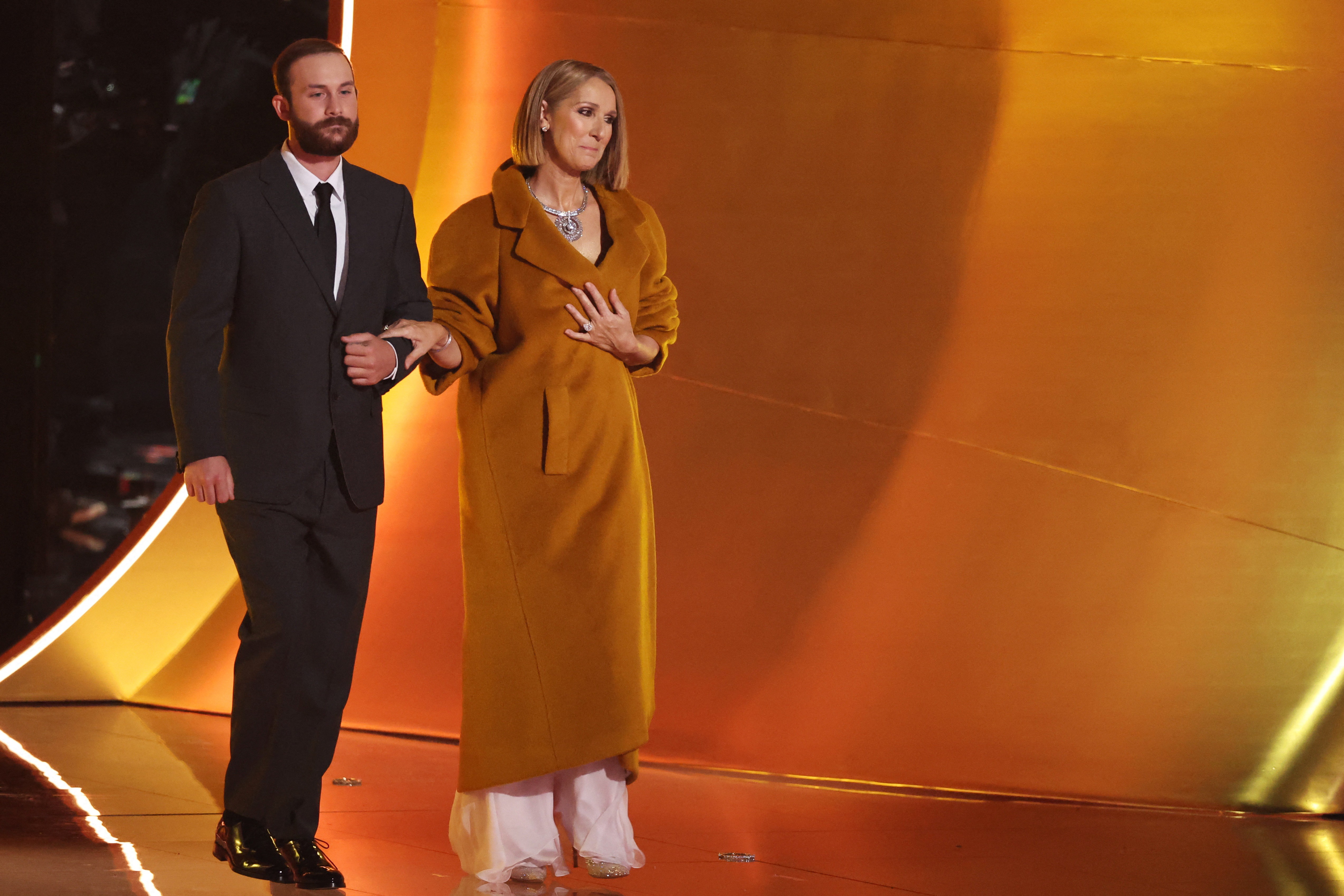 Diagnosticada com síndrome rara, Céline Dion faz aparição surpresa no Grammy