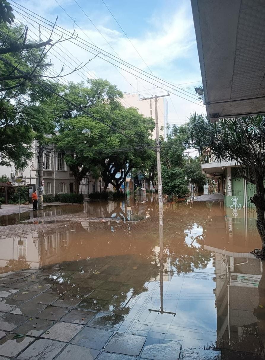 Hospitais esvaziados, falta de água e luz: médica de Juiz de Fora que mora e trabalha em Porto Alegre detalha devastação pela chuva