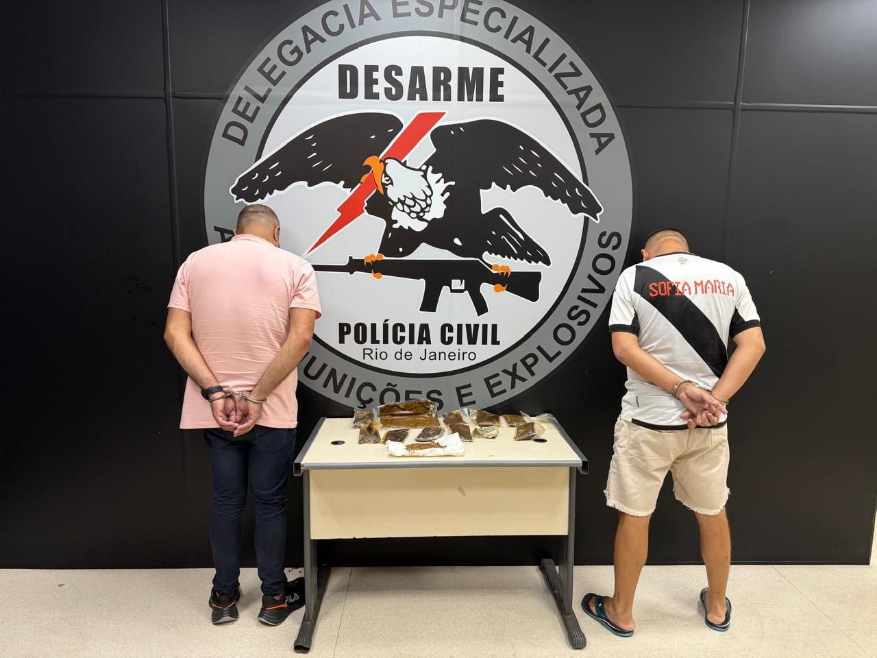 Polícia Civil apreende 2 kg de ‘maconha de playboy’; 2 são presos em flagrante