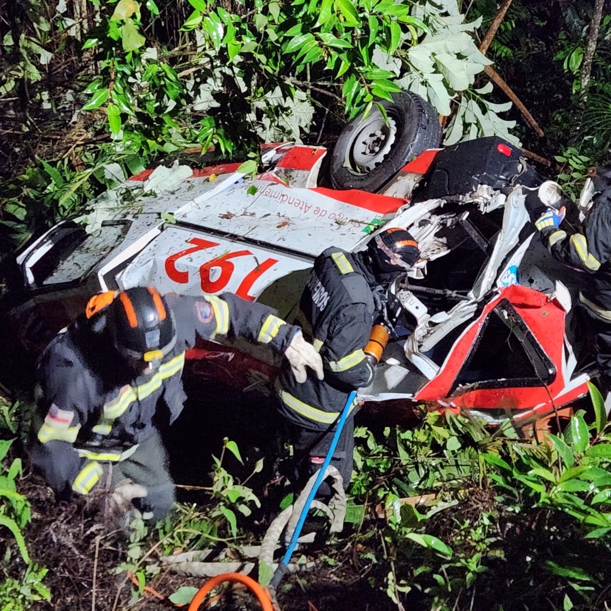 Duas pessoas morrem em acidente com ambulância na rodovia BR-174