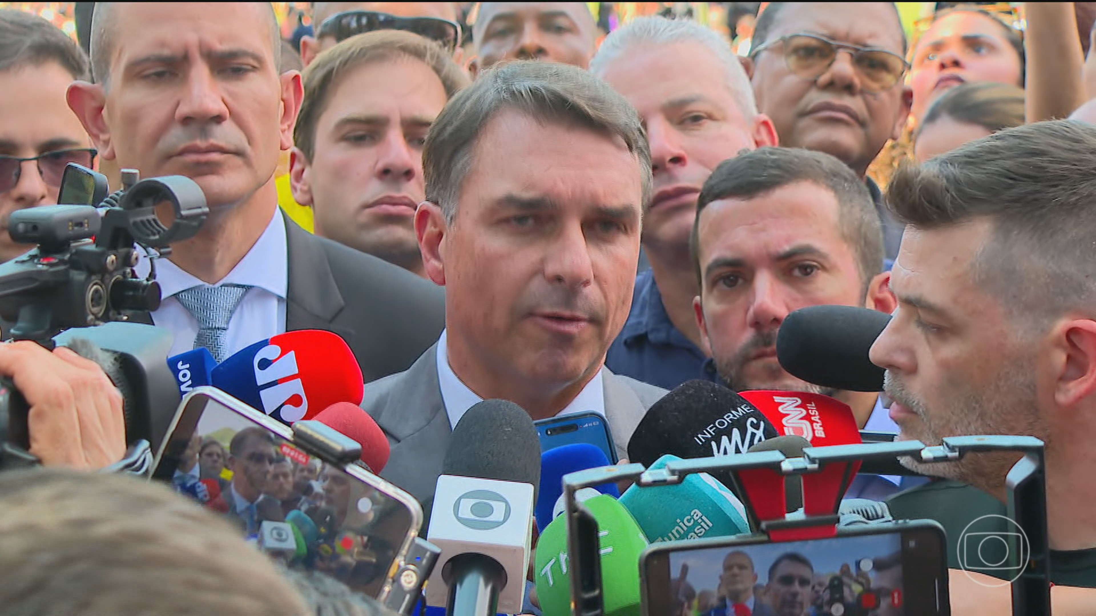 Flávio Bolsonaro, candidato do PL à Presidência, faz campanha no Rio