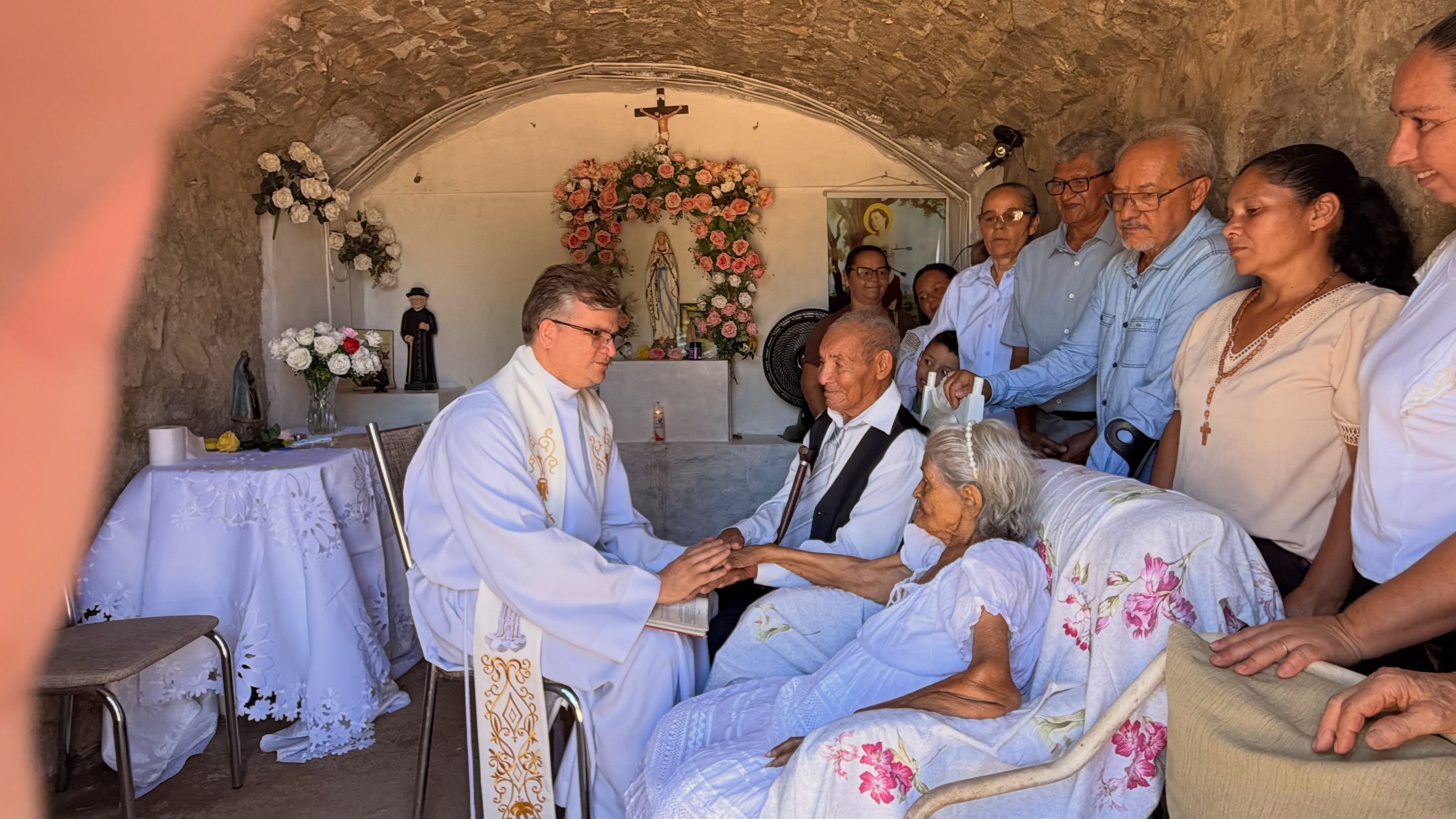 Idosos de 103 e 91 anos se casam em Sertânia; VÍDEO viraliza nas redes sociais