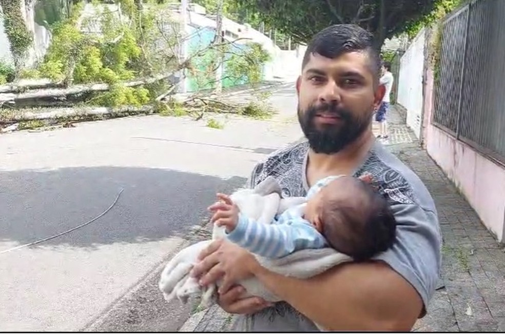 Guilherme Elias tem um bebê recém-nascido e mora na rua Padre Cícero de Revoredo, na Vl. Albertina, Zona Norte de SP. — Foto: Reprodução/TV Globo