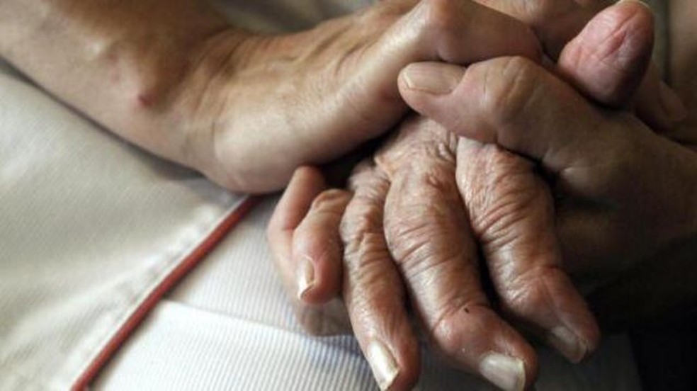 Cerca de 100 mil brasileiros são diagnosticados com Alzheimer todos os anos — Foto: GETTY IMAGES