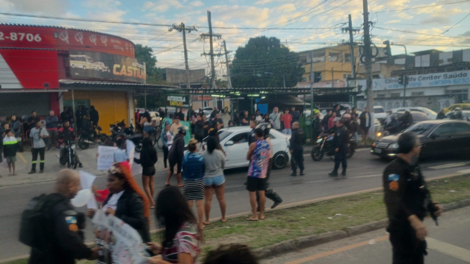 Pavuna tem vias fechadas em ato após morte de pastor
