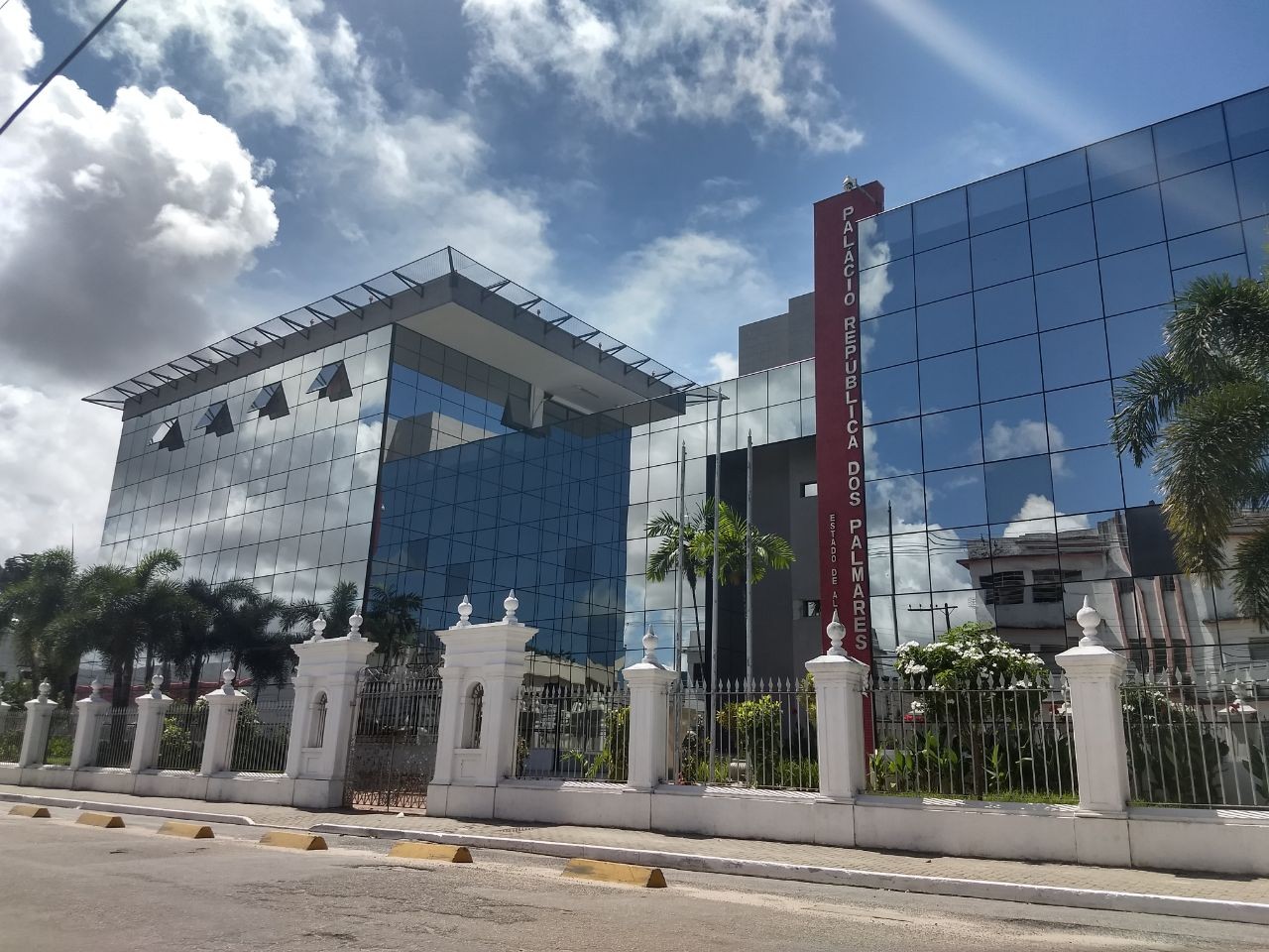 Feriado em Alagoas altera expediente de órgãos públicos nesta segunda (29); entenda