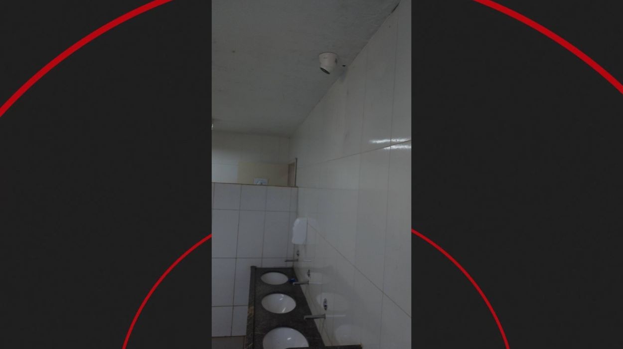 Escola estadual instala câmeras dentro de banheiros de alunos no interior de SP  