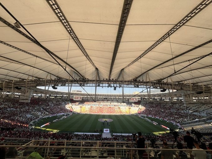 Prefeito do Rio sanciona lei de combate ao assédio em estádios