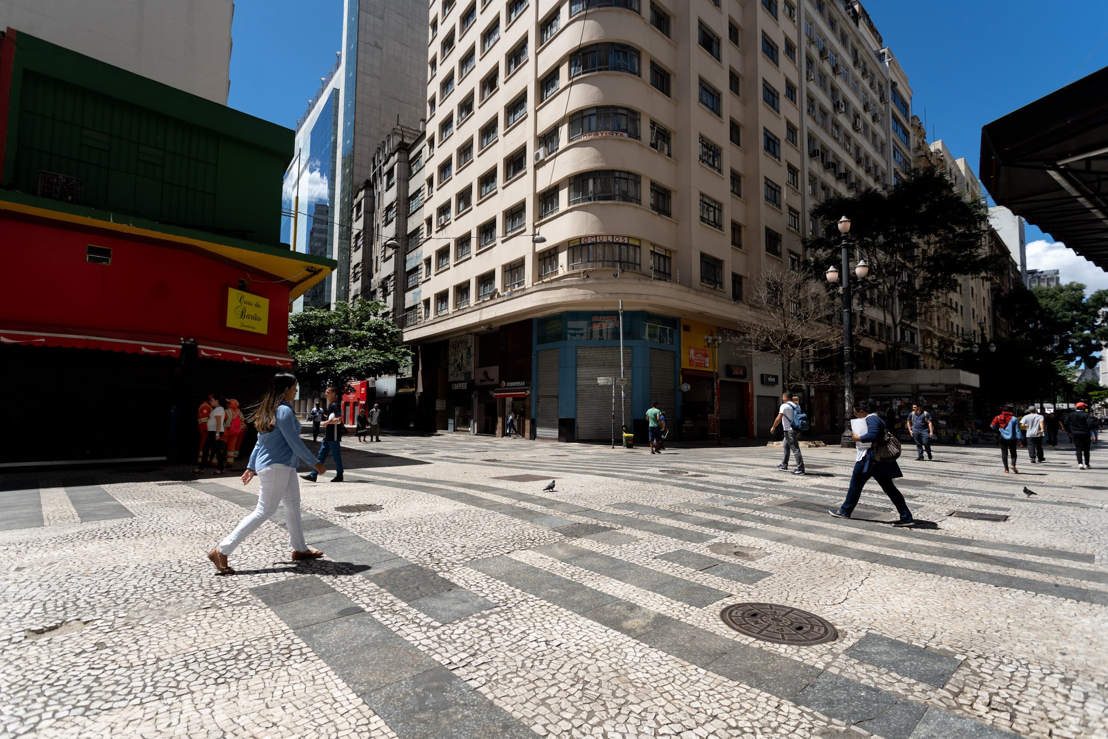 Homem é encontrado morto com golpes de faca dentro de apartamento no Centro de SP