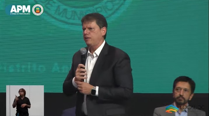 'Não adianta querer compartilhar paternidade', diz Tarcísio após vídeos de Haddad sobre investimento do governo federal em obras de SP