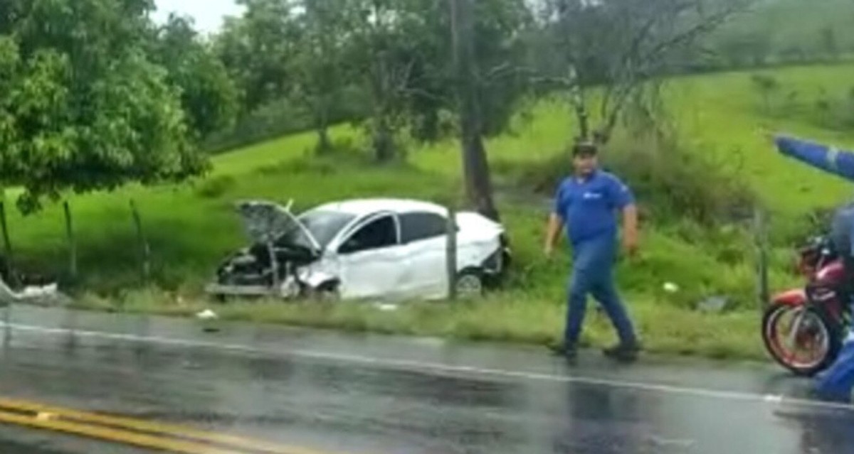 Acidente entre carro e caminhão deixa motorista preso às ferragens em  Atalaia, AL, Alagoas