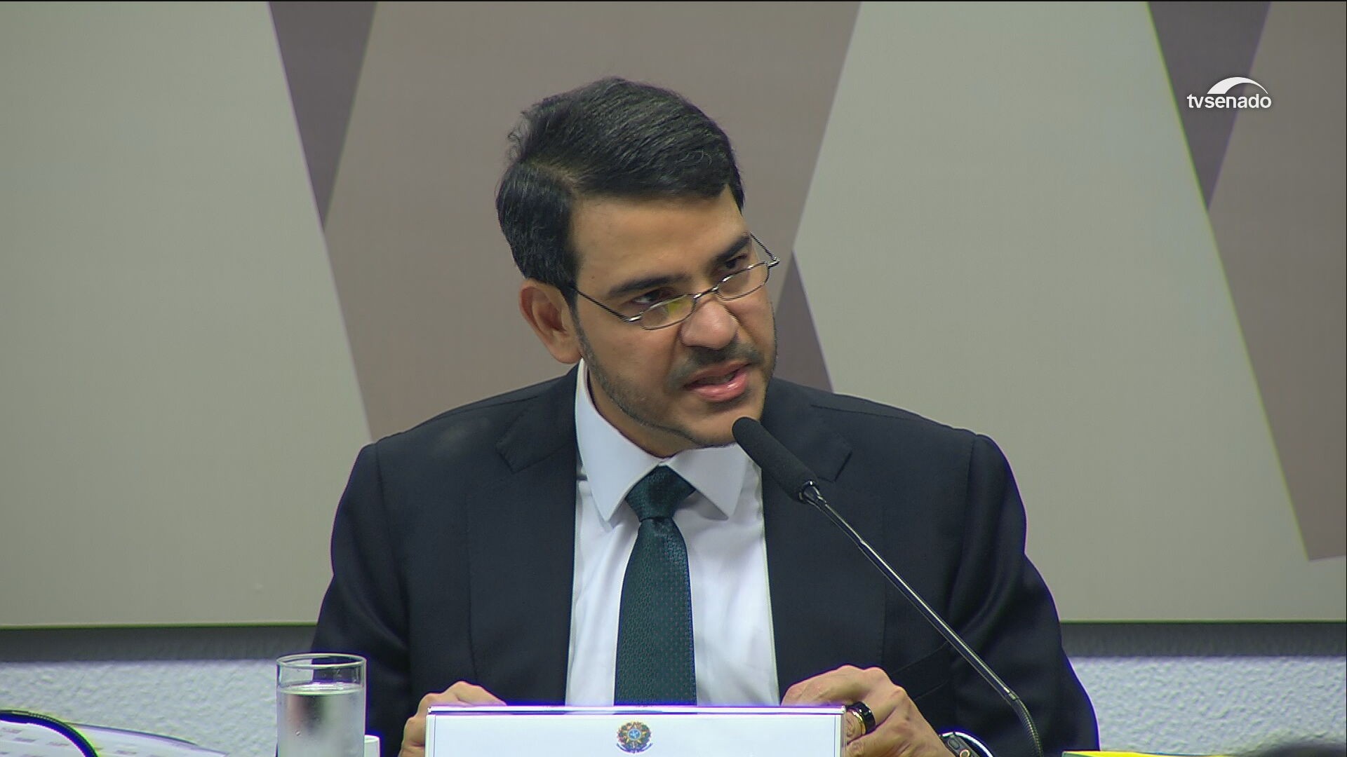 Messias diz que STF deve se abrir a mudanças e critica 'ativismo' judicial em sabatina no Congresso