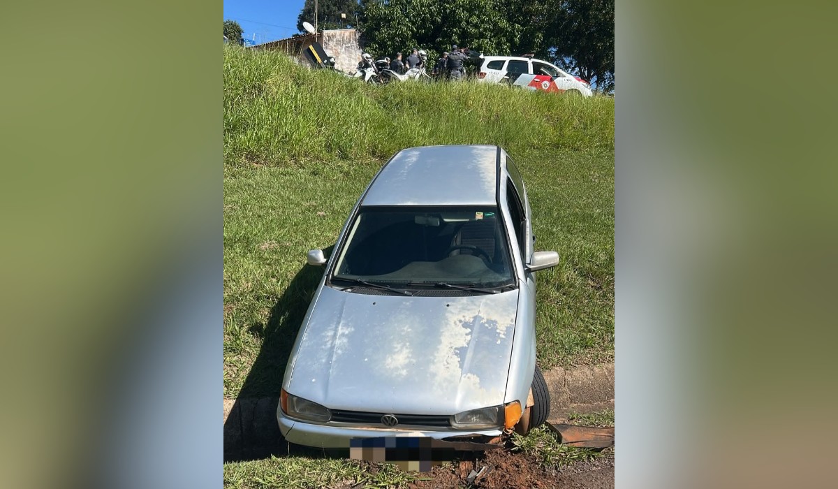 Homem furta carro, tenta fugir da polícia e acaba preso após acidente no interior de SP