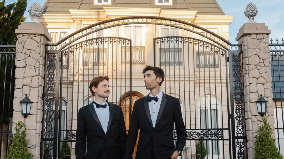 'Château francês': Com arquitetura e pinturas clássicas, casal constrói palacete no RS e obra vira fenômeno nas redes