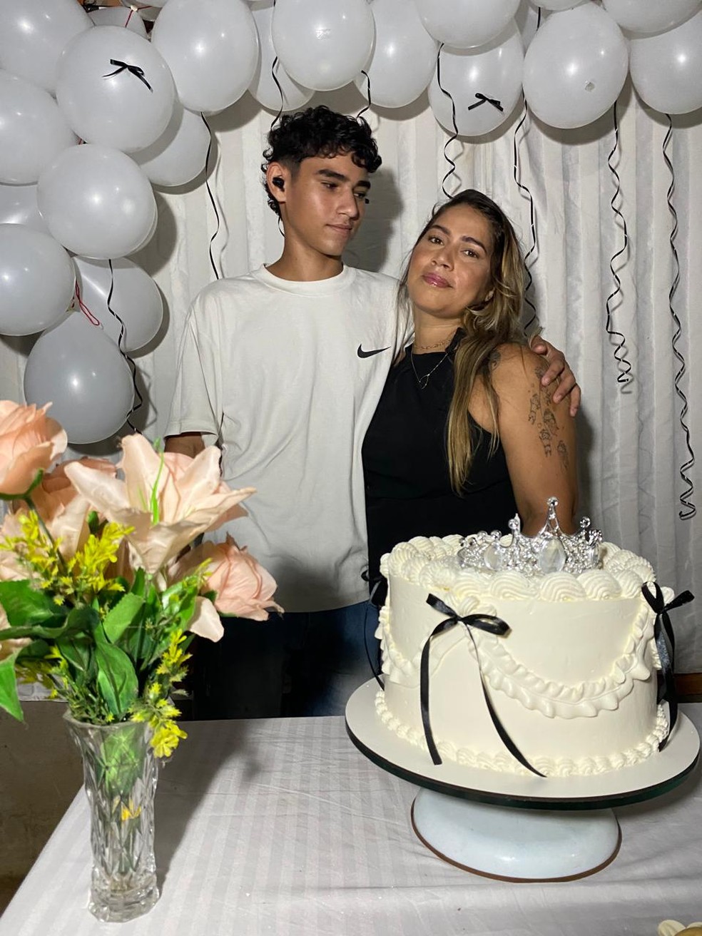 Luís Filipe ao lado da mãe, Soraia Maria. — Foto: Arquivo Pessoal