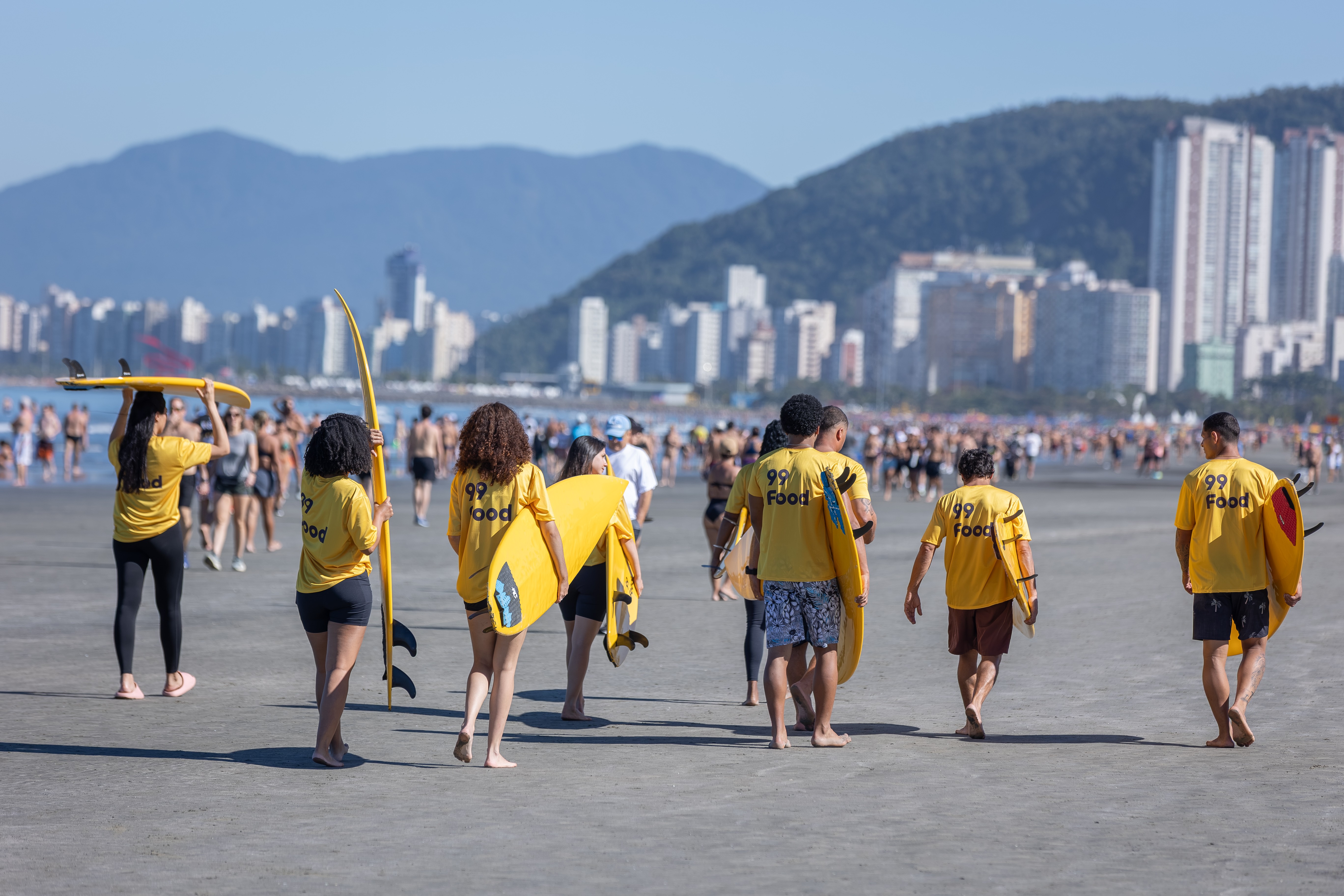 99Food invade Santos por céu, terra e mar para anunciar chegada na Baixada