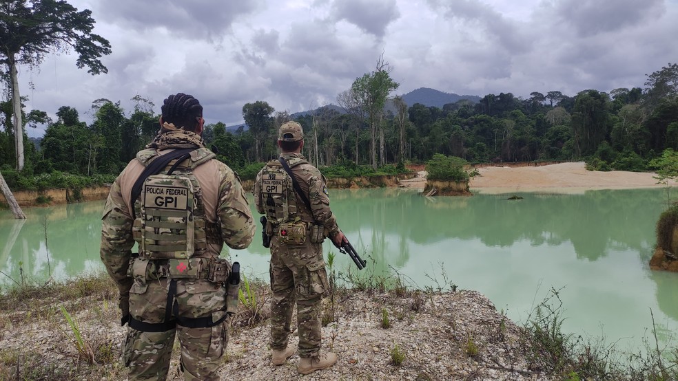Agentes da Polícia Federal em atuação na Terra Yanomami. — Foto: Ailton Alves/Rede Amazônica