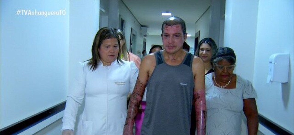 Elialdo Rodrigues deixa hospital após quase cinco meses de tratamento — Foto: Reprodução/TV Anhanguera
