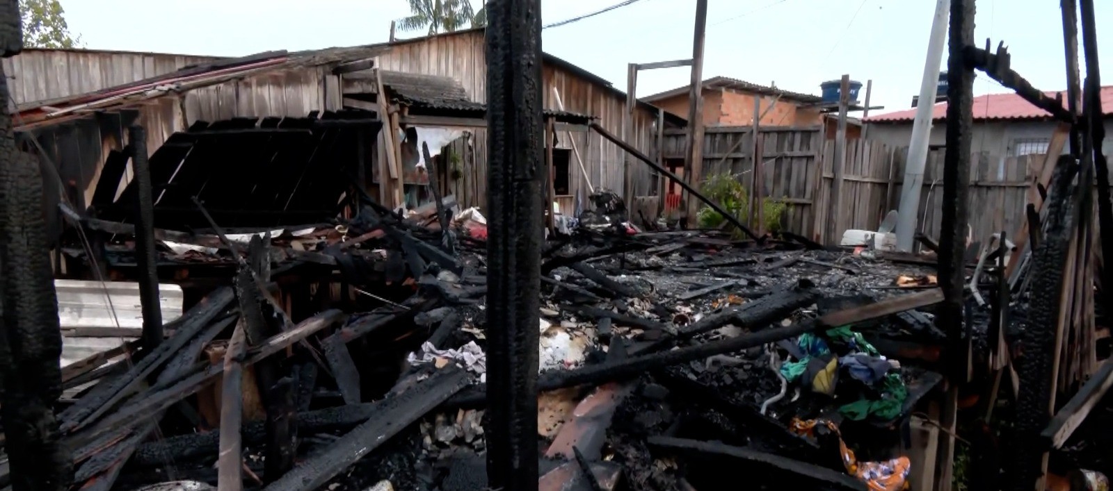 Idoso morre em incêndio que destruiu cinco casas em Belém