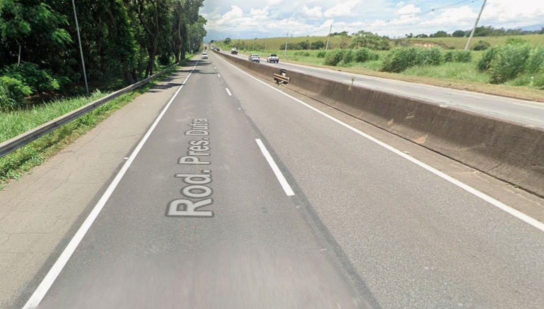 Homem de 58 anos morre após batida contra carro que vinha na contramão na Via Dutra