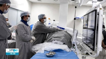 Jovem testa tratamento para lesão na medula no HGP