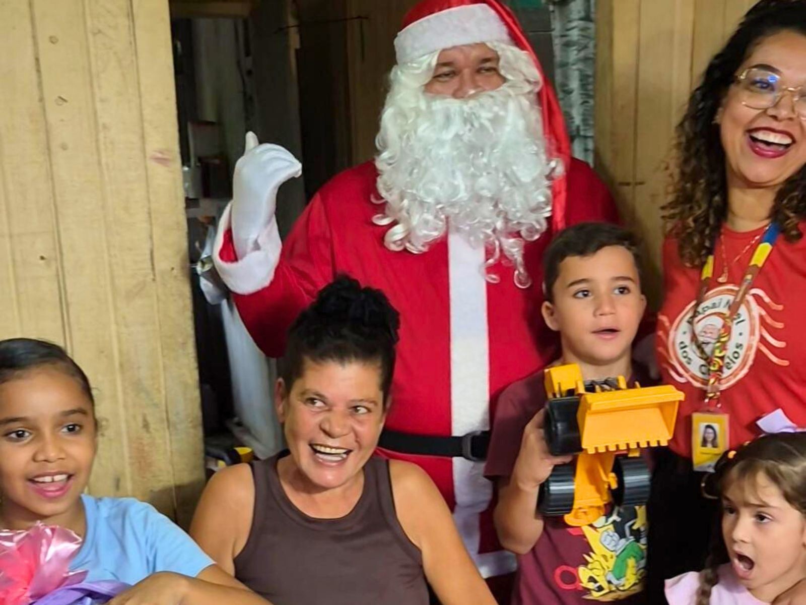 Menina de 9 anos pede cadeira de rodas para a avó em cartinha para o Papai Noel no AC: 'Vai ficar muito feliz'