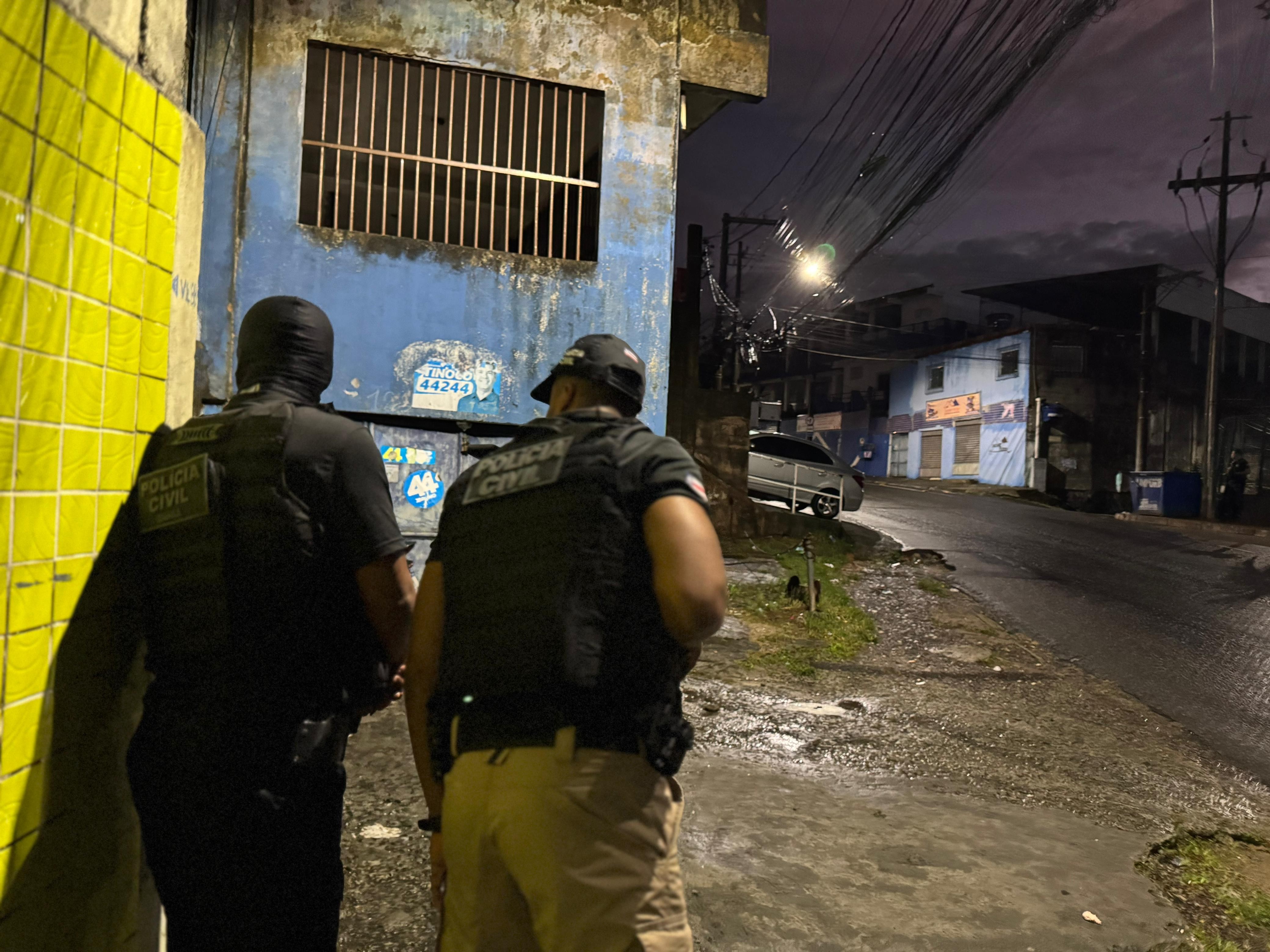 Duas pessoas morrem e sete são presas em operação contra grupo suspeito de homicídios, tráfico de drogas e extorsão na Bahia
