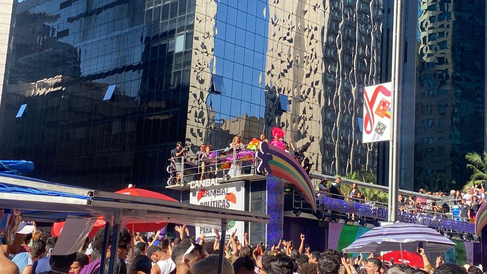 Daniela Mercury se apresentando na 27ª Parada do Orgulho LGBT+ em São Paulo — Foto: Deslange Paiva/g1