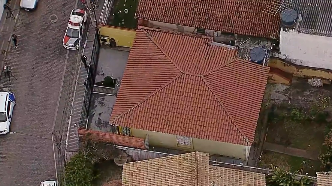 Mulher é morta a tiros dentro de casa em Guarulhos; companheiro da vítima foi preso como suspeito de feminicídio