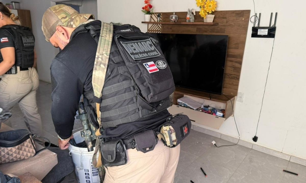 Dupla é presa por tráfico de drogas durante operação policial na Bahia
