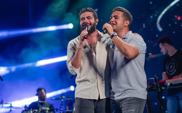 A dupla sertaneja Henrique e Juliano abrem o evento. — Foto: Arquivo internet