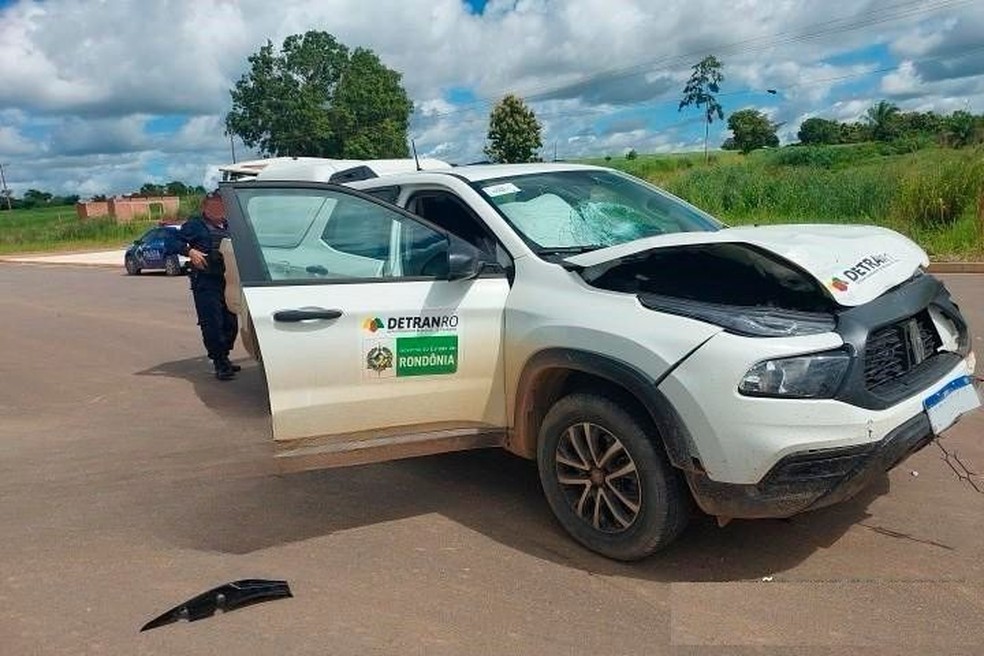 Veículo do Detran se envolveu em acidente no interior de Rondônia — Foto: Redes Sociais/Reprodução