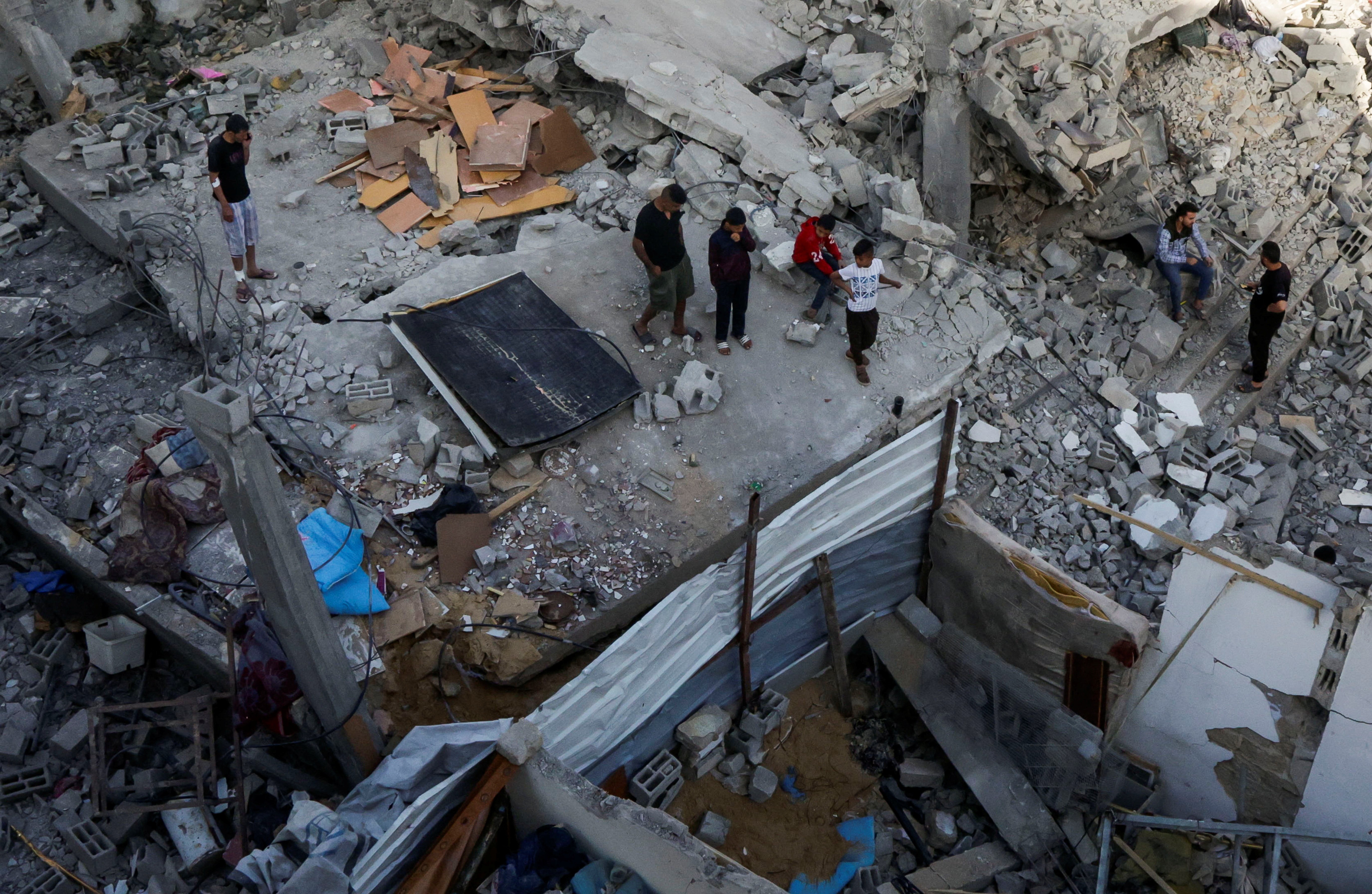 Onze pessoas da mesma família, sendo 3 crianças, morrem em bombardeio em Gaza, diz Defesa Civil