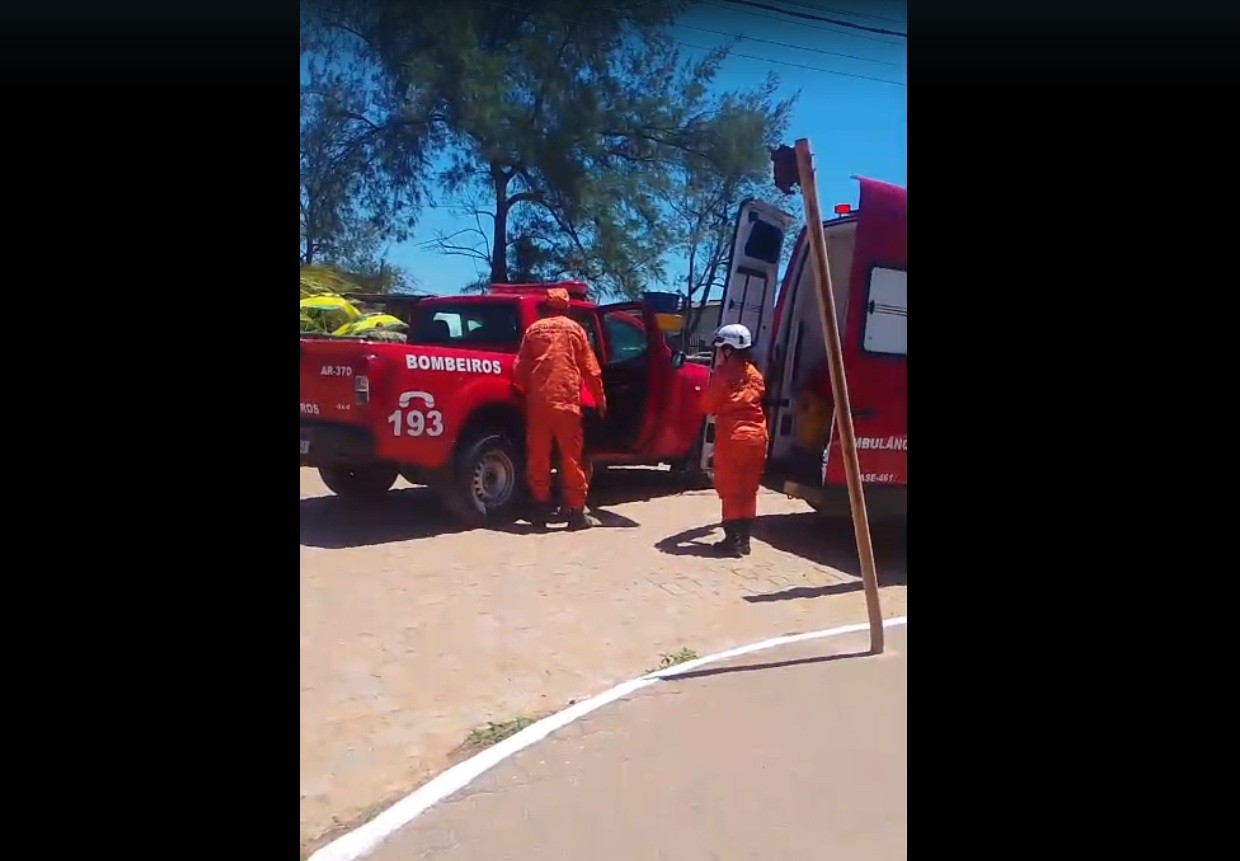 Adolescente é socorrida após grave afogamento na praia de Grussaí, no Norte Fluminense