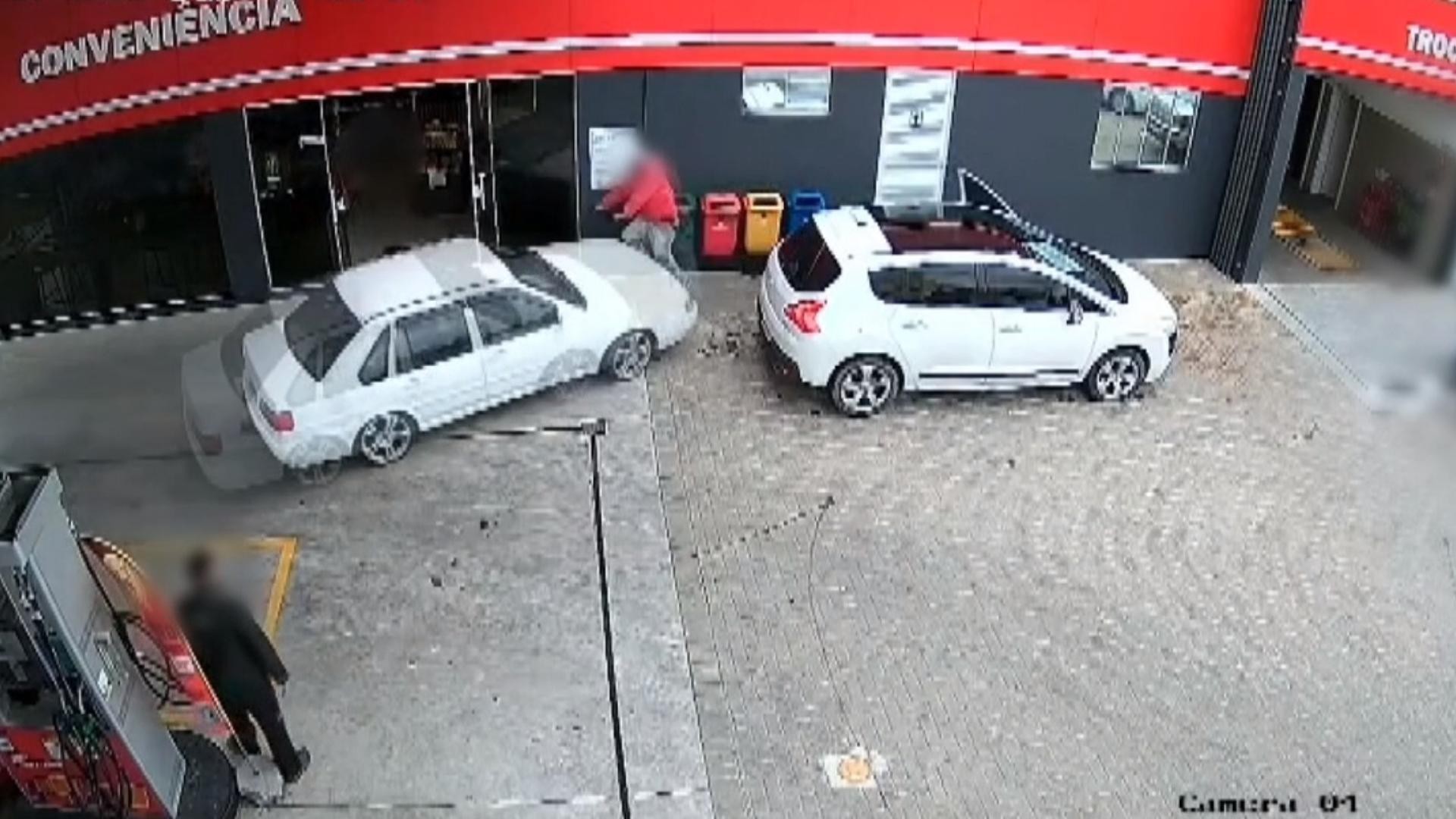 VÍDEO: Homem é atropelado propositalmente após briga em posto de combustíveis no Paraná