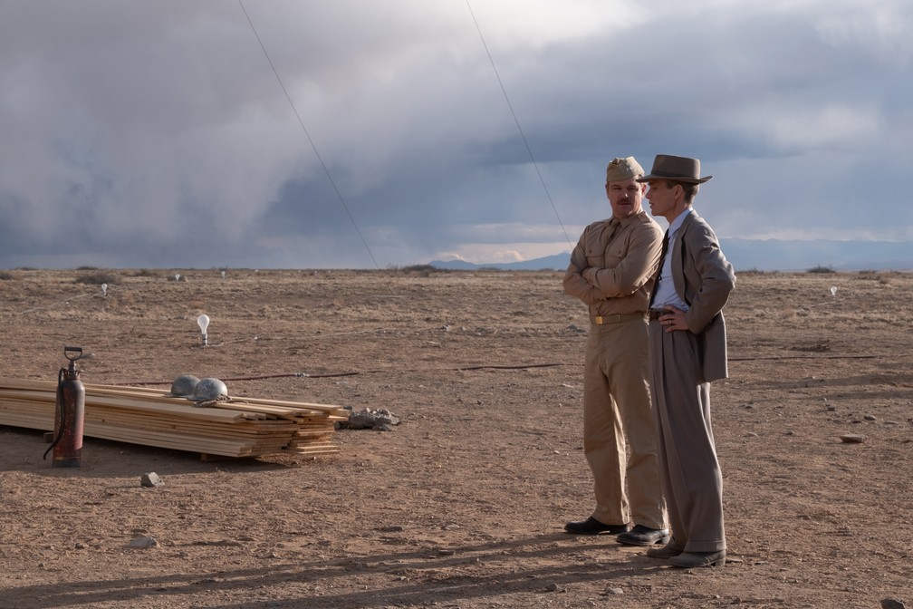 Matt Damon e Cillian Murphy em cena de 'Oppenheimer' — Foto: Divulgação