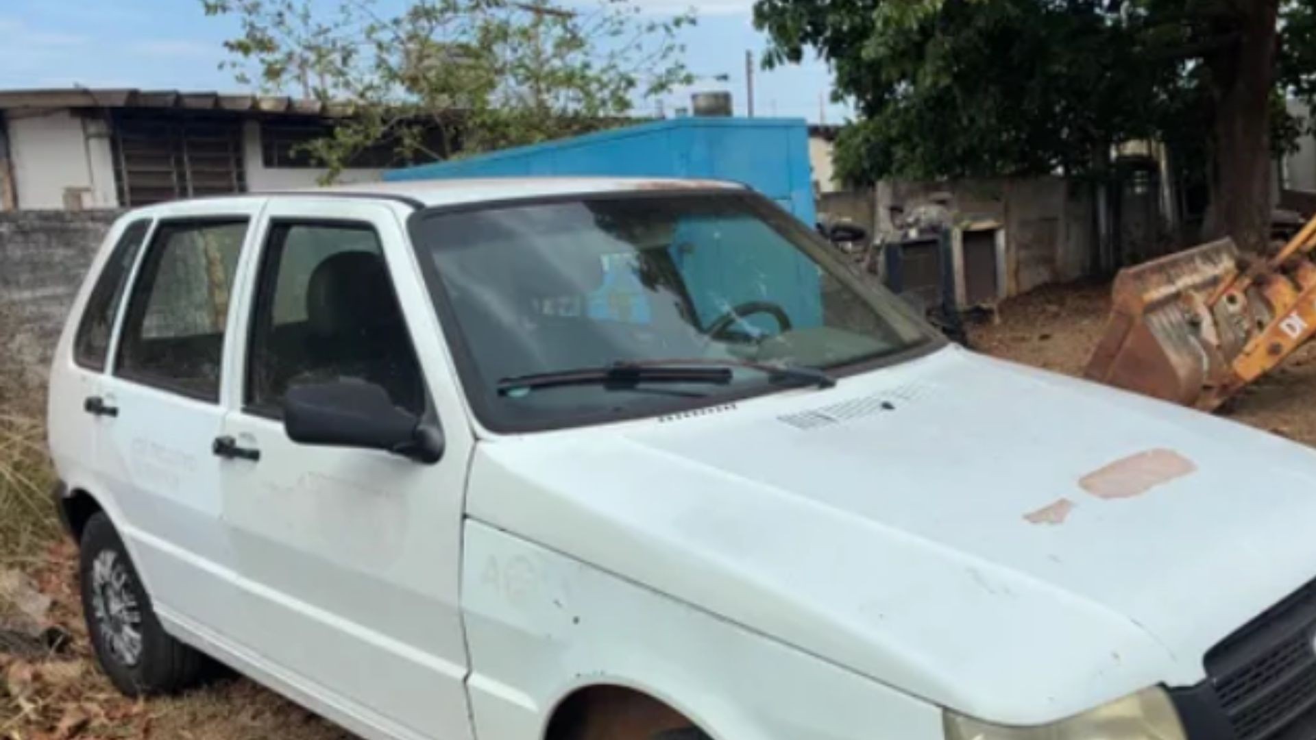 Leilão do Dmae tem Fiat Uno a R$ 4,5 mil e lote de materiais de escritório a R$ 300; veja como participar