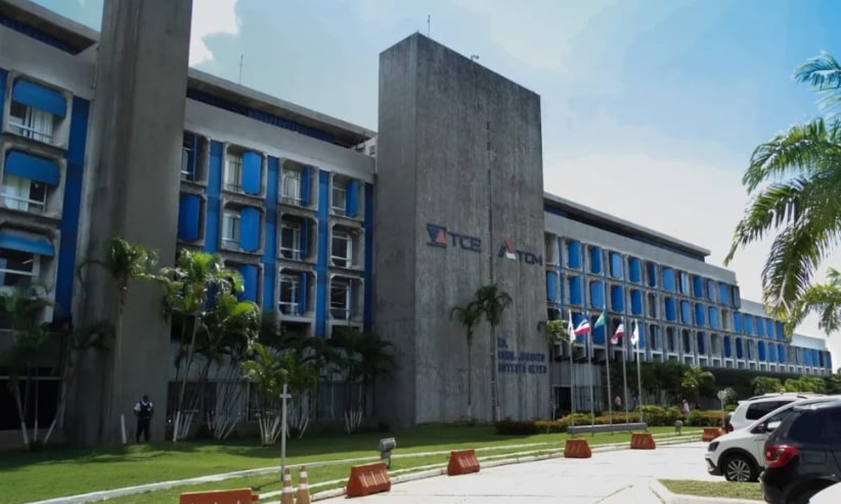 TCM multa ex-prefeito de Feira de Santana por superfaturamento em contratos de saúde