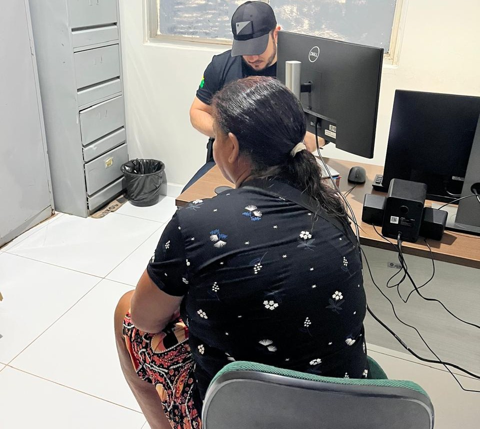 Suspeita de matar o marido com faca de mesa é presa no interior do Acre
