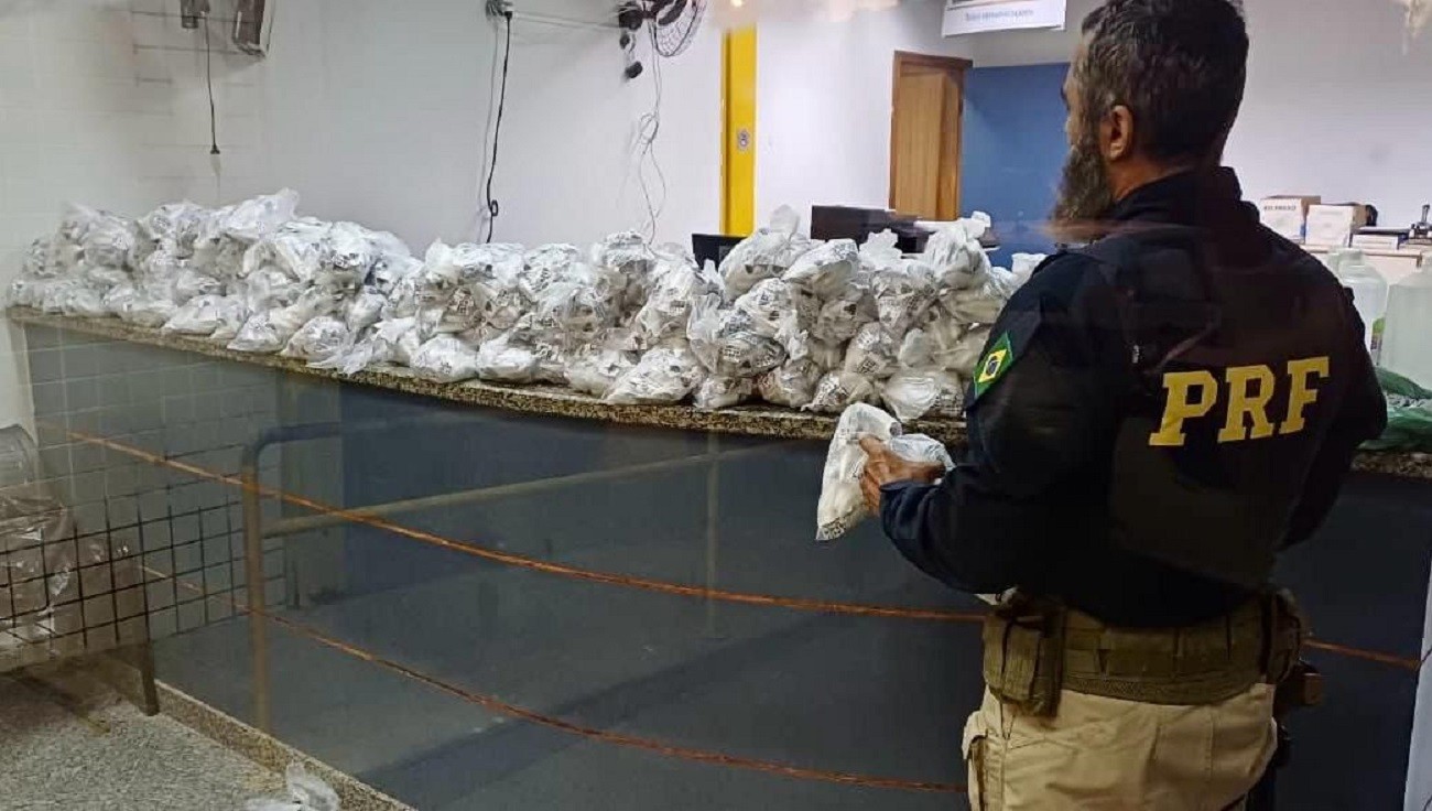 Apreensão de maconha e haxixe pela PRF em Casimiro de Abreu