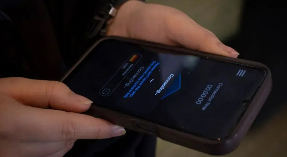 Aplicativos de VPN são uma das formas de contornar as restrições (foto de arquivo de 2025) — Foto: BBC/NurPhoto / Getty Images