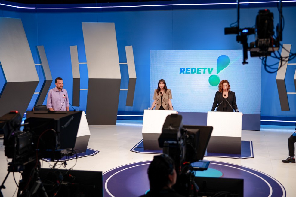 Guilherme Boulos (PSOL) participa de debate na RedeTV! com ausência de Ricardo Nunes (MDB). — Foto: Divulgação/RedeTV!