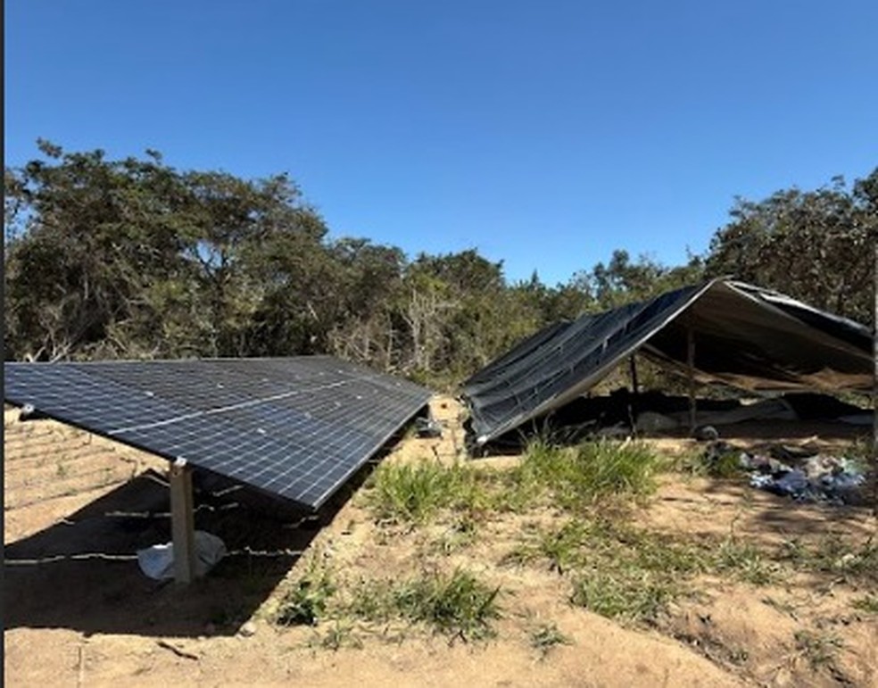 Local contava com energia solar — Foto: Polícia Civil