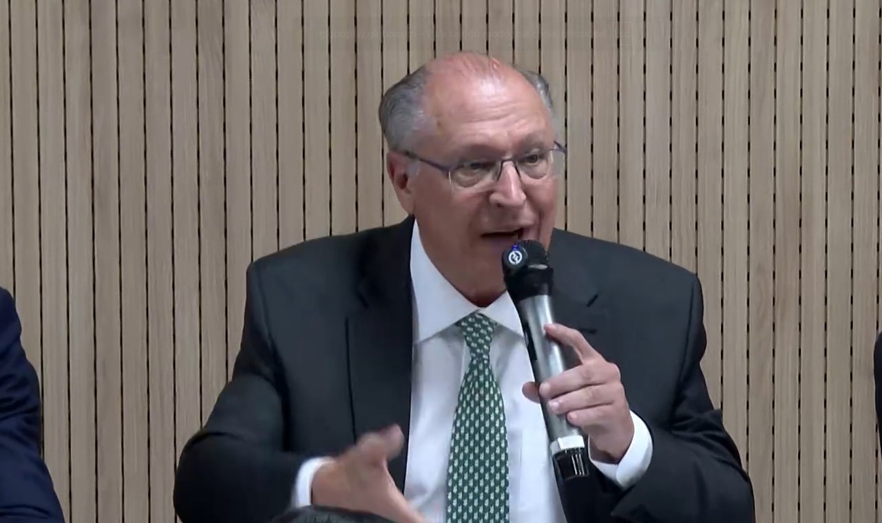 Ministros falam daqui a pouco sobre novo tarifaço de 25% dos EUA contra Brasil