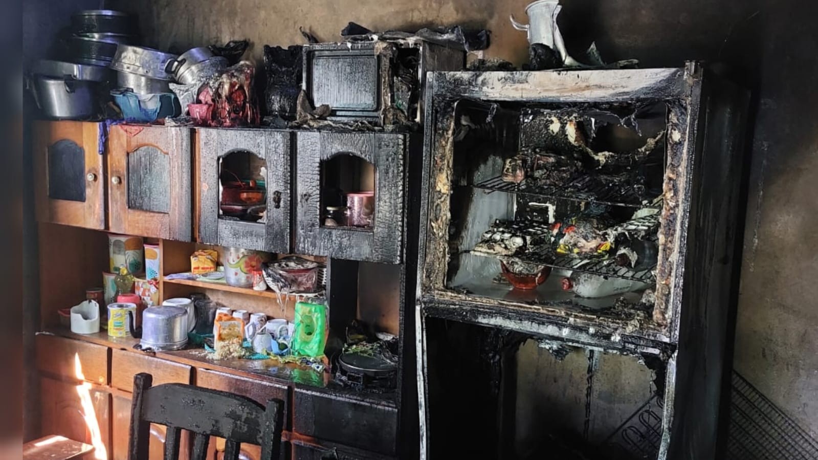 Queda de energia provoca curto-circuito e incêndio em residência no município de Oriximiná